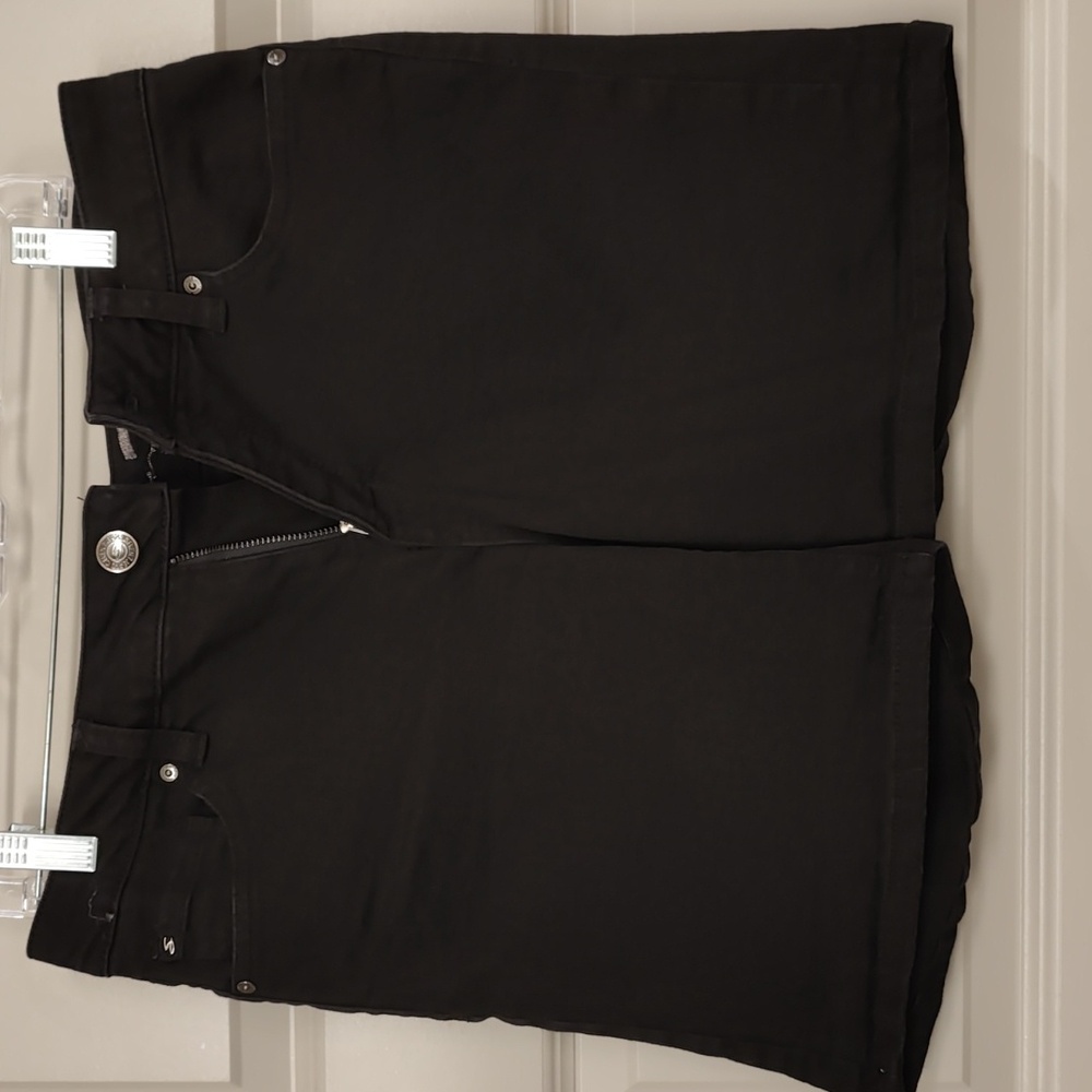 Women's Seven7 weekend blk Bermuda shorts stretch size 8 like new